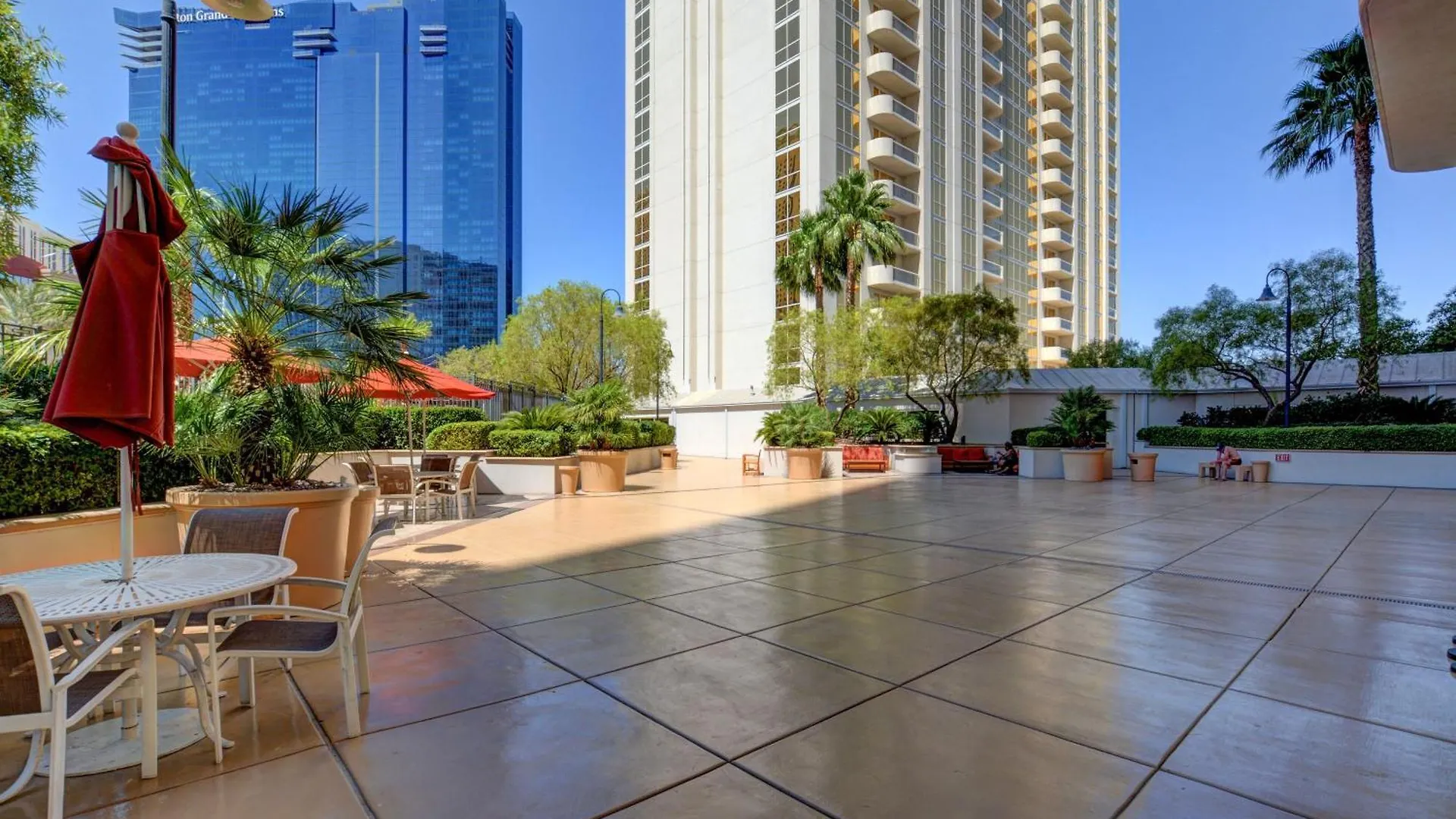 Solstice Studio At Mgm Signature Tower 3 Balcony Strip View F1 Track View 拉斯维加斯